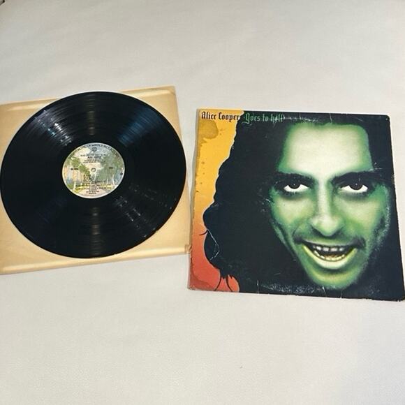 Vintage 1976 Alice Cooper Goes to Hell Vinyl LP - Picture 1 of 5